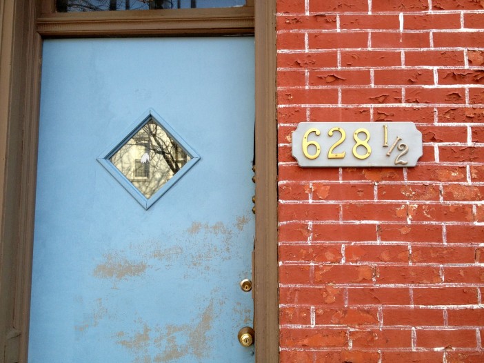 House Numbers: 682 1/2