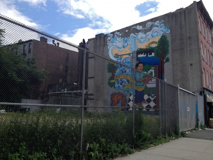 GreenSpace on 4th, before, with mural